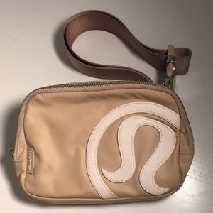Lululemon Everywhere Belt Bag 1L, Trench/ White Opal
